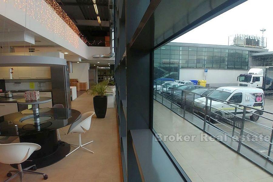 Immeuble d'affaires avec entrepôt, à vendre