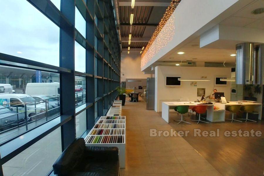 Obchodní budova se skladem, prodej