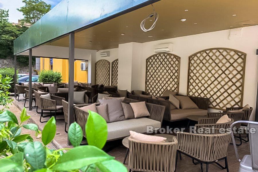 Caffe bar i sentrum av Split, leie