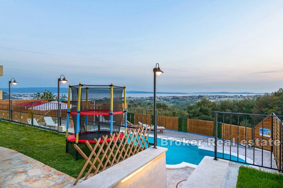 Villa mit Pool und freiem Blick, zu verkaufen