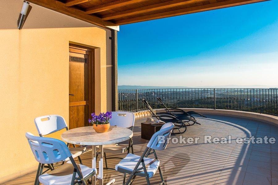 Villa mit Pool und freiem Blick, zu verkaufen