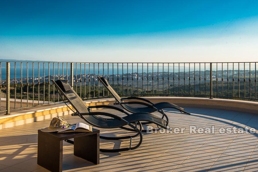 Villa mit Pool und freiem Blick, zu verkaufen