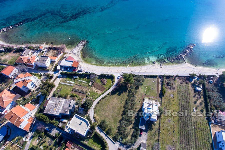 Terreno edificabile, lungomare e spiaggia