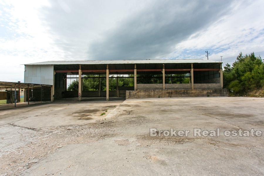 Storage spaces and production halls