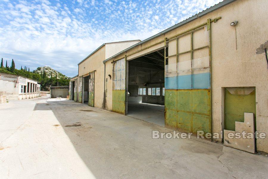 Lagerräume und Produktionshallen