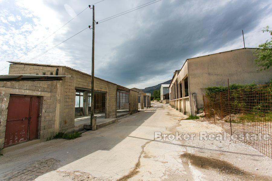 Складские помещения и производственные цеха