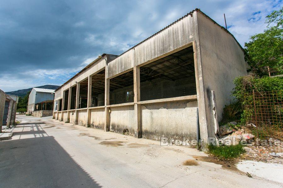 Lagerräume und Produktionshallen