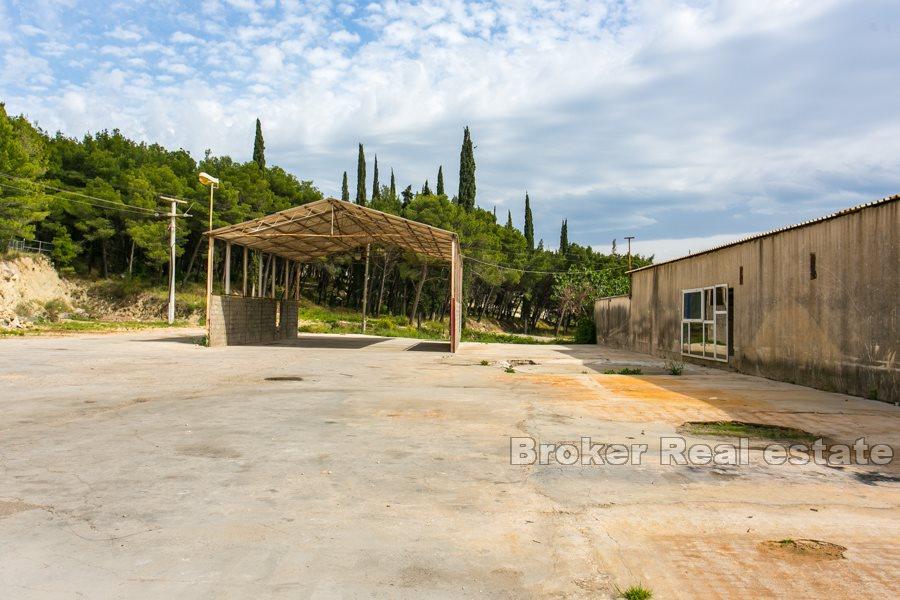 Lagerräume und Produktionshallen