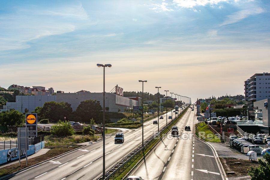 Terreno edificabile per scopi commerciali