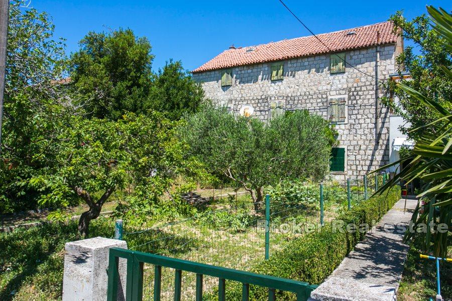 Una vecchia casa di pietra dalmata