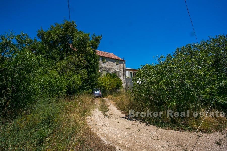 Una vecchia casa di pietra dalmata