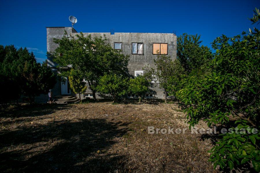 Семейный дом с видом на море