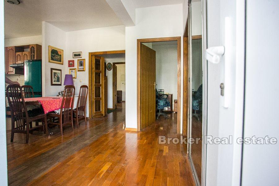 Семейный дом с видом на море