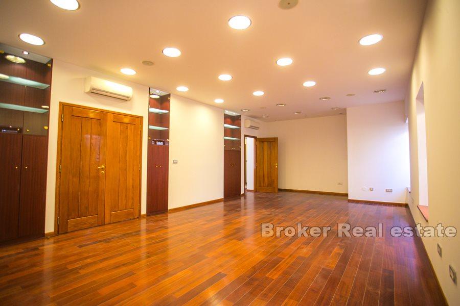 Representative office space on the Split promenade