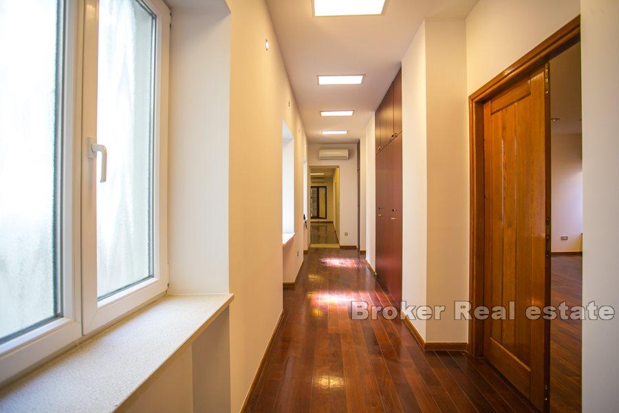 Representative office space on the Split promenade