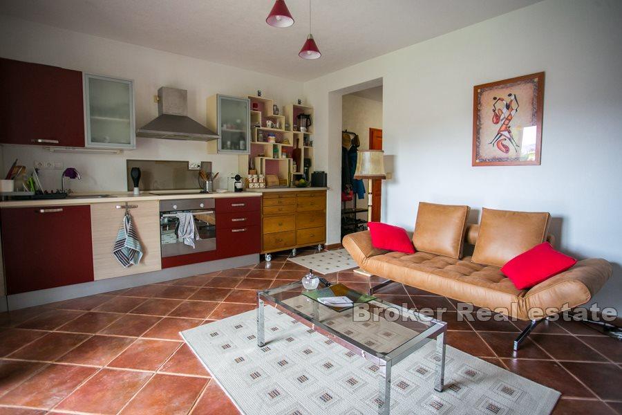 Zwei-Zimmer-Wohnung in der Nähe eines schönen Strandes