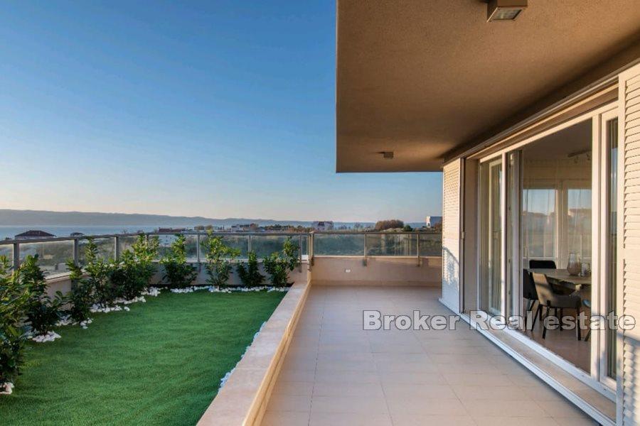 Moderní přístřešek s výhledem na moře