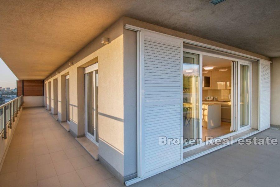 Moderní přístřešek s výhledem na moře