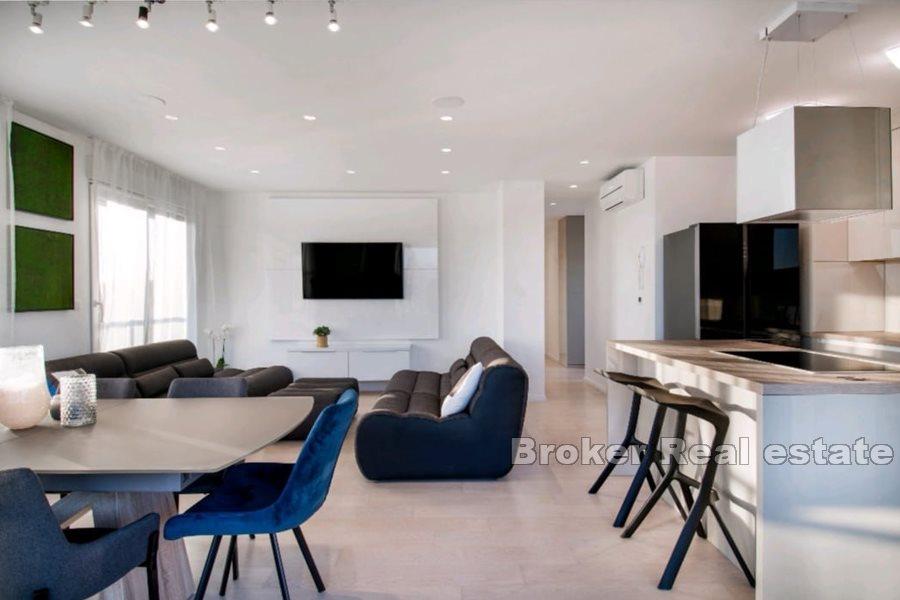 Moderní přístřešek s výhledem na moře