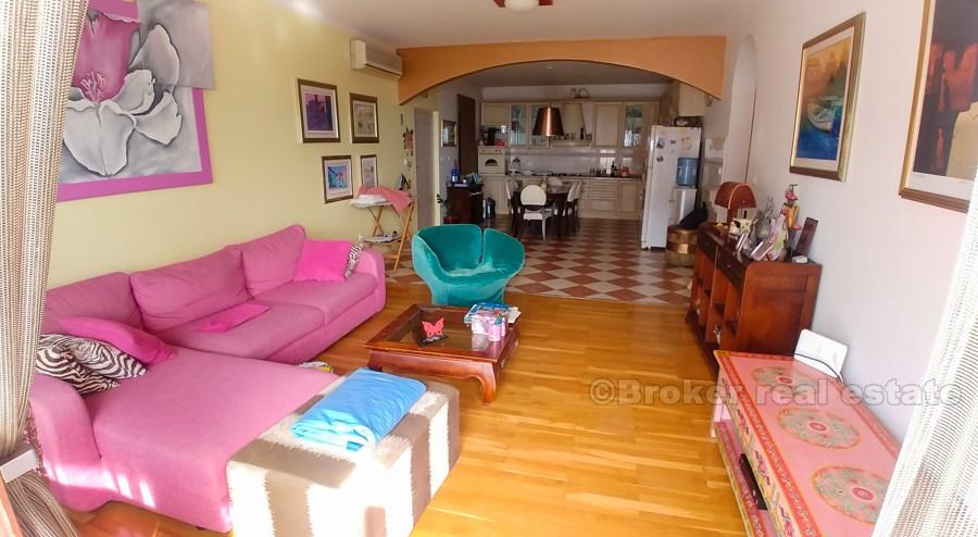 Квартира с видом на море, 100 м2, для продажи