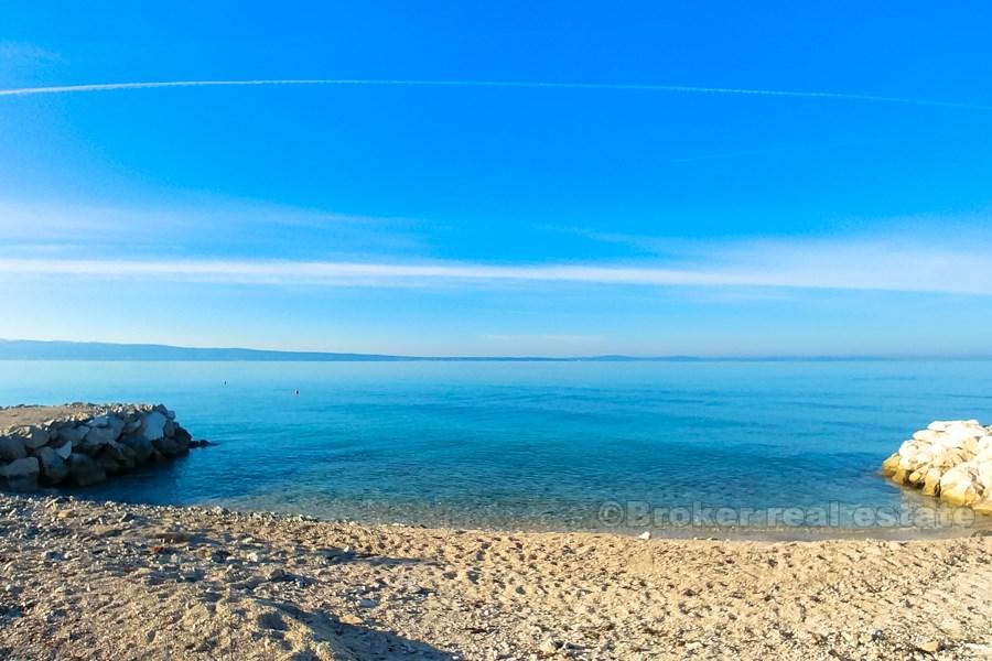 Terrain extrêmement attrayant premier rang à la mer, à vendre