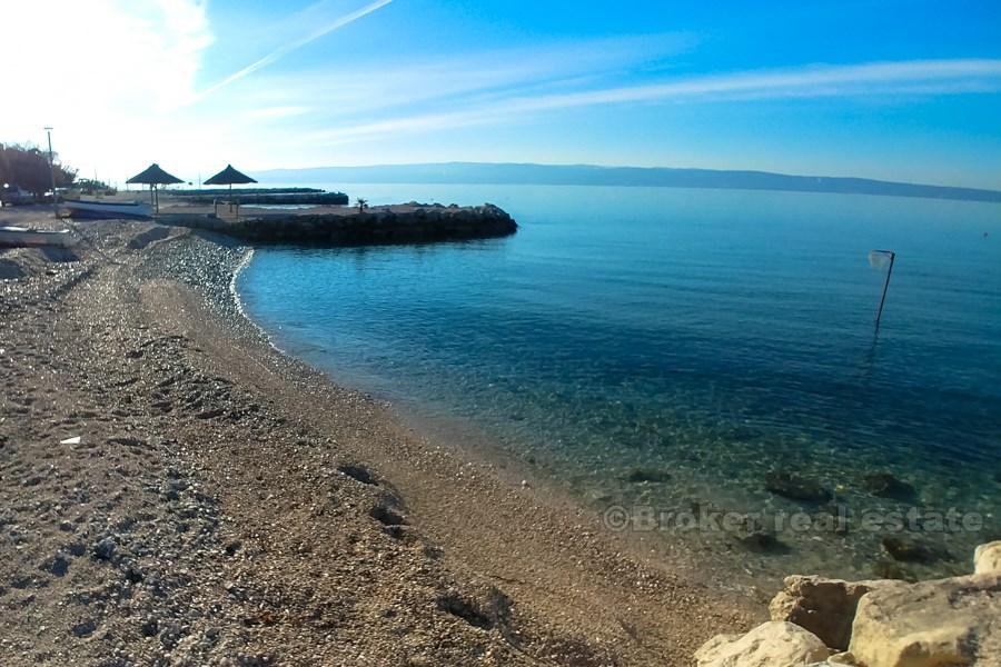 Terrain extrêmement attrayant premier rang à la mer, à vendre