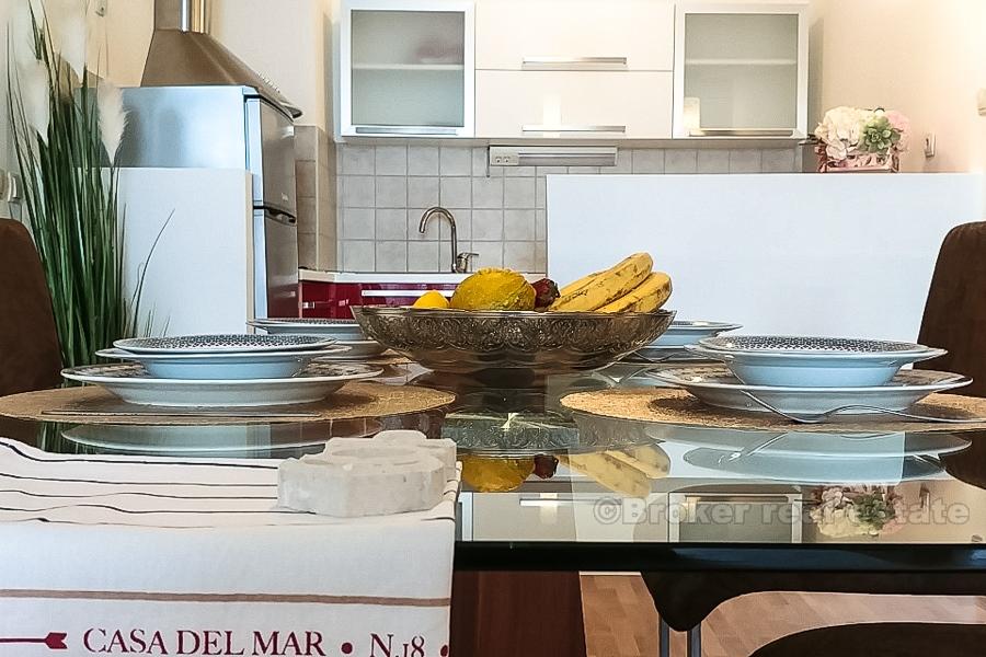 Zwei-Zimmer-Wohnung, erste Reihe zum Meer auf Žnjan, Miete