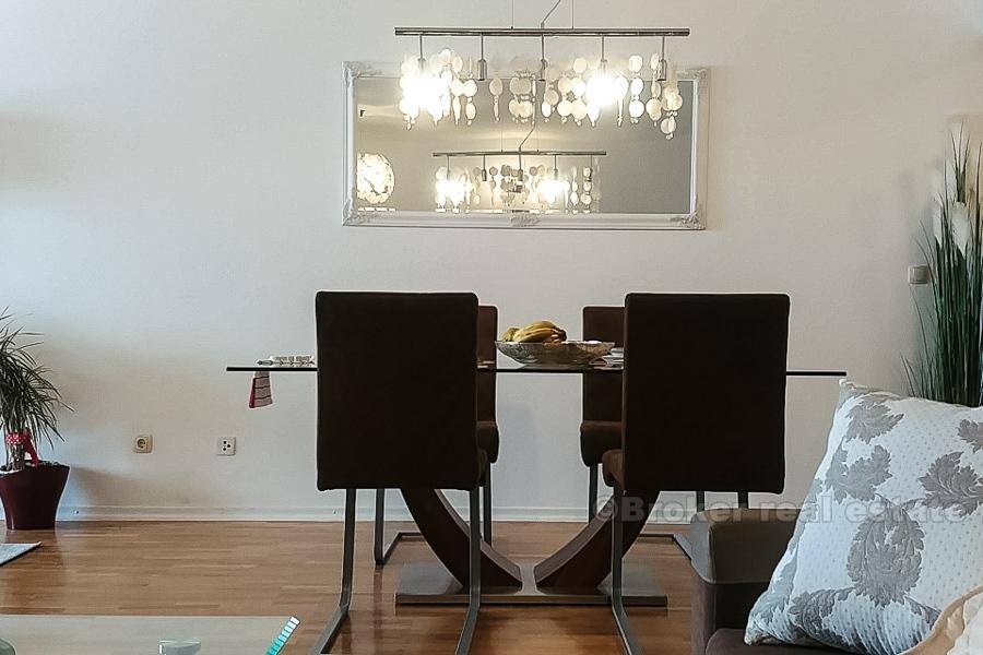 Apartament z dwiema sypialniami, pierwszym rzędzie do morza na Žnjan, czynsz
