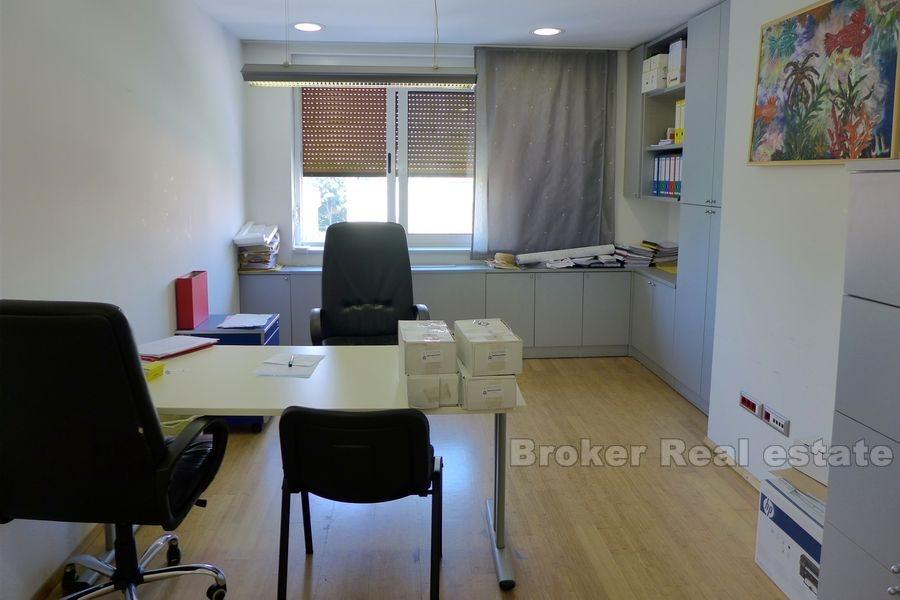 Bol, kontorlokaler, til salgs