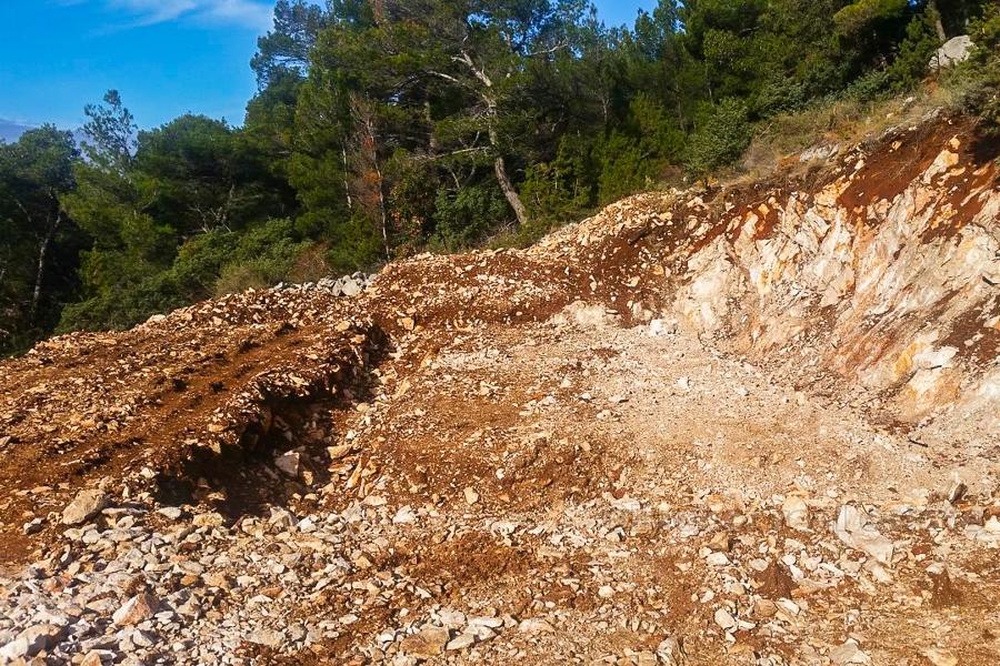 Attraktiv mark med havsutsikt, till salu