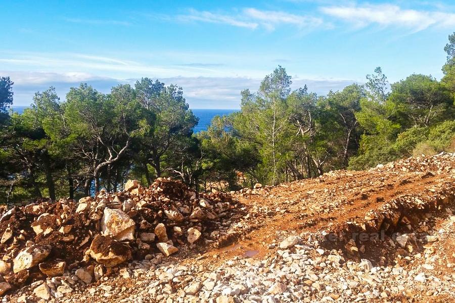 Attraktiv mark med havsutsikt, till salu