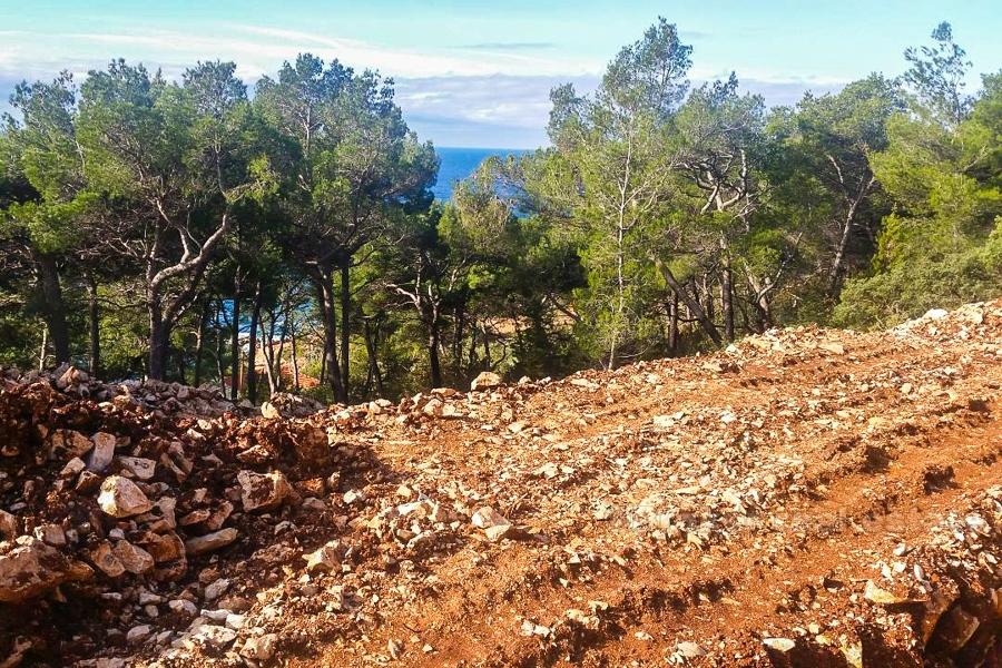 Attraktiv mark med havsutsikt, till salu