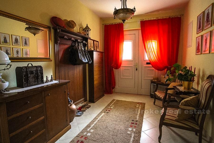 Beautiful house near the sea, for sale