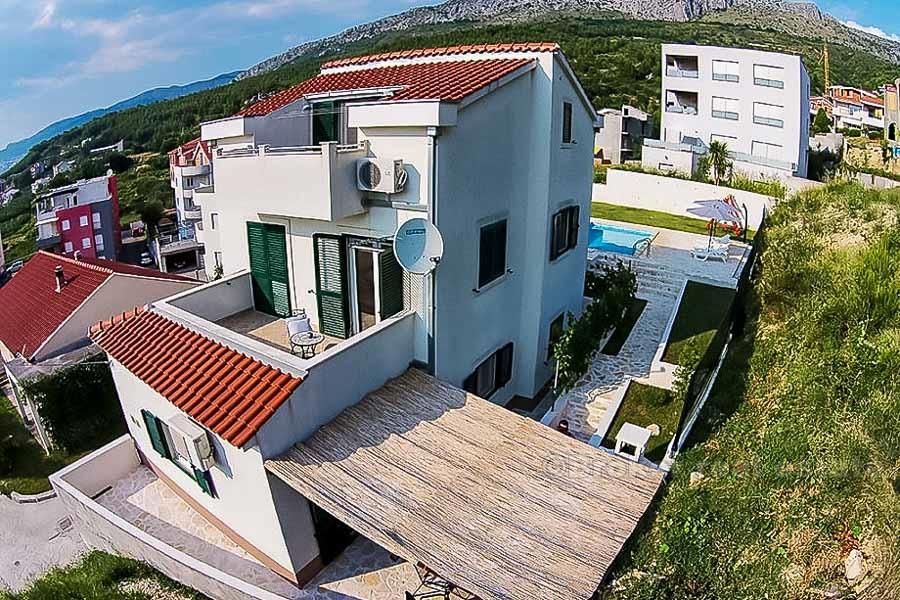 Casa indipendente con piscina, vendita