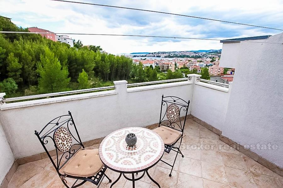 Casa indipendente con piscina, vendita