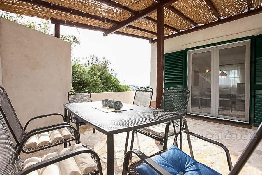 Casa indipendente con piscina, vendita