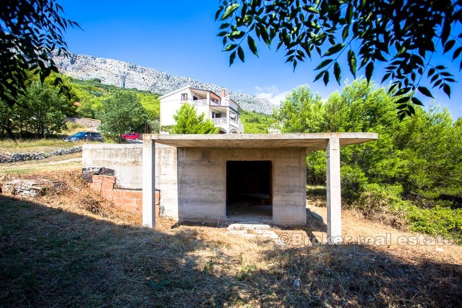 Unfinished house with sea view
