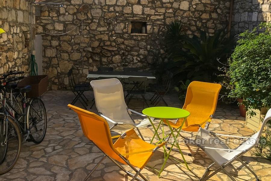 Casa in pietra ristrutturata, in vendita