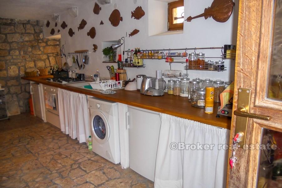 Casa in pietra ristrutturata, in vendita