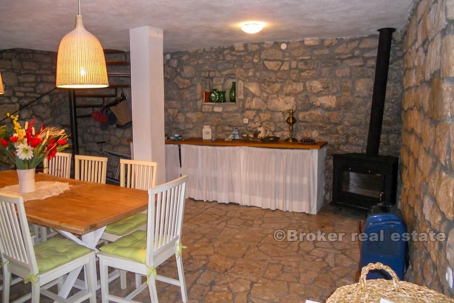 Casa in pietra ristrutturata, in vendita