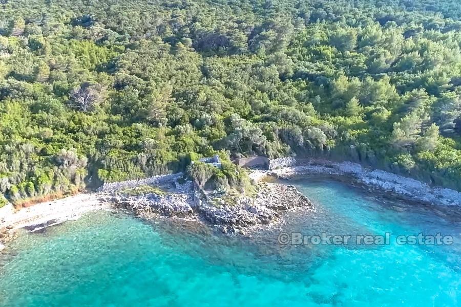 Terra attraente, in prima fila al mare, in vendita