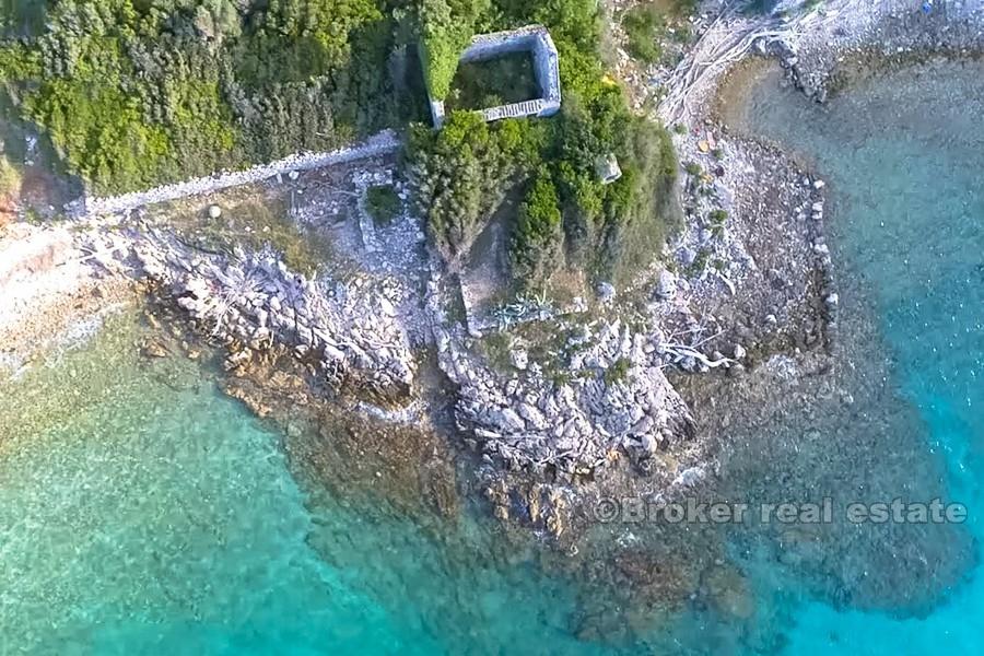 Attraktiv mark, i första raden till havet, till salu