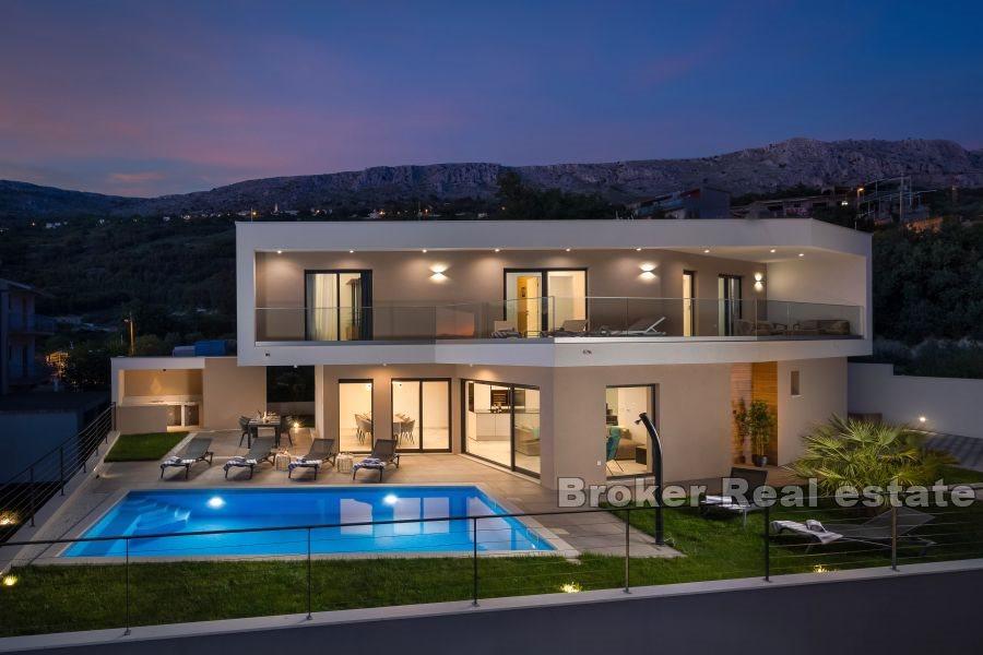 Villa with swimming pool, for sale