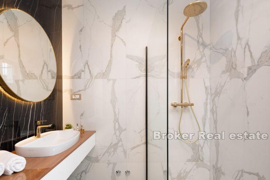 Villa with swimming pool, for sale