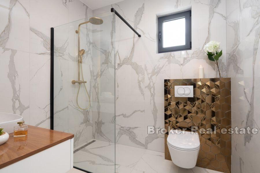 Villa with swimming pool, for sale