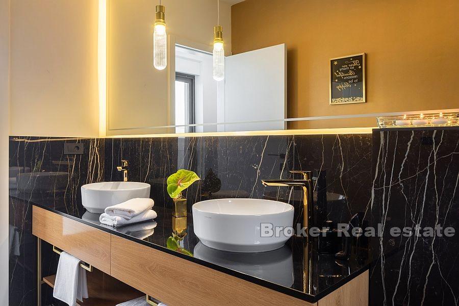 Villa with swimming pool, for sale