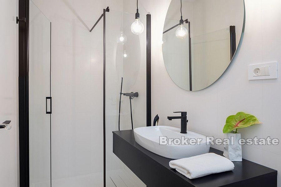 Villa with swimming pool, for sale