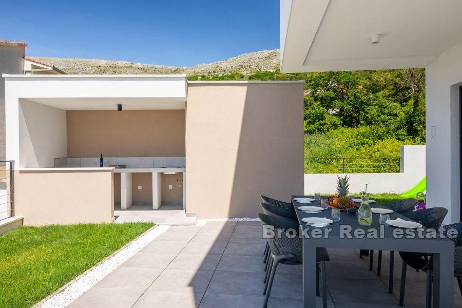 Villa with swimming pool, for sale