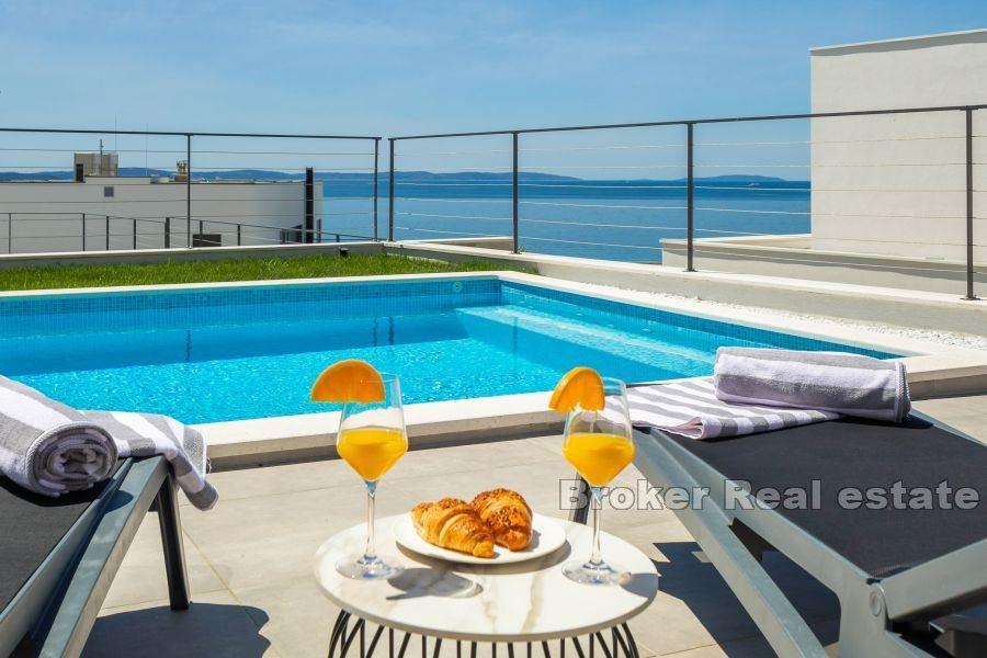 Villa with swimming pool, for sale