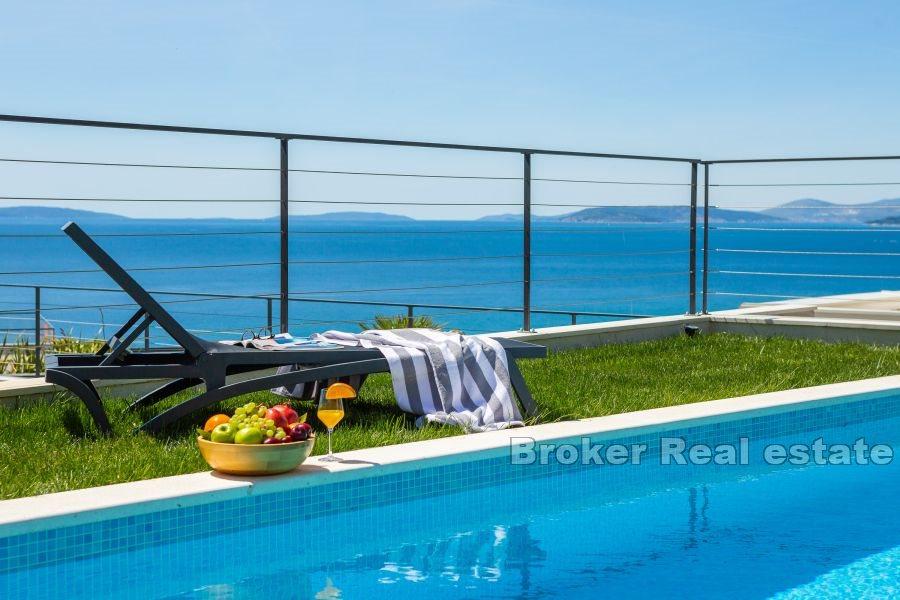 Villa with swimming pool, for sale